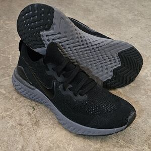 Women's Nike Epic React Flyknit Running Shoes Sz 11